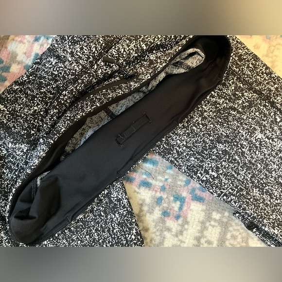 Lululemon Pace Perfect  Air Time White Black/Black Size 4 - Picture 8 of 14